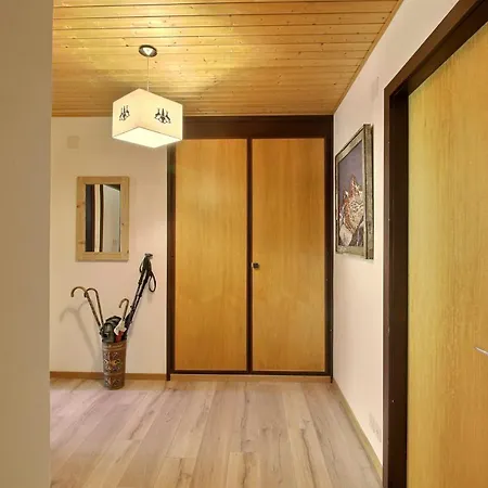 Ski-in-out With Mezzanine Apartment *